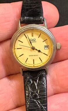 Woman's Citizen Q&Q Gold Tone Quartz Watch, Date, Leather Band, New Battery